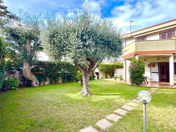 casa indipendente in vendita ad Anzio in zona Mare