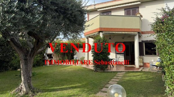 casa indipendente in vendita ad Anzio in zona Mare