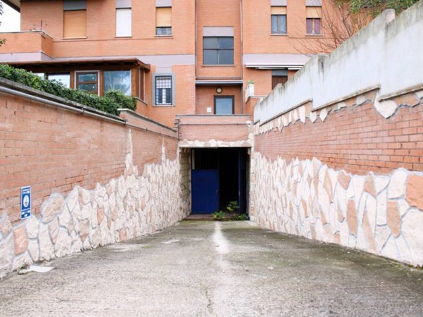 locale commerciale in vendita ad Anzio in zona Lido dei Pini