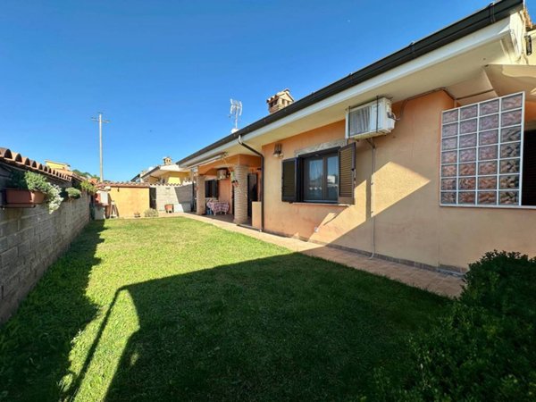 casa indipendente in vendita ad Anzio in zona Stazione