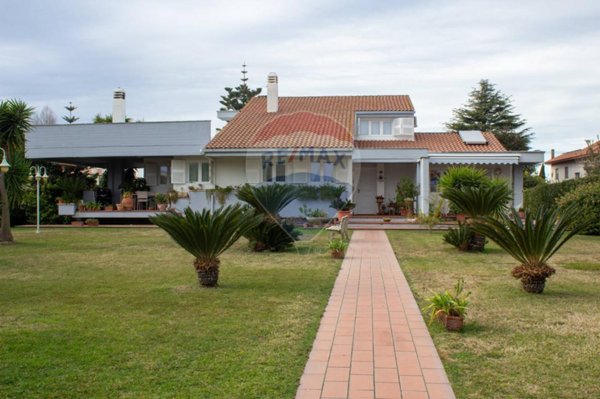casa indipendente in vendita ad Anzio in zona Stazione