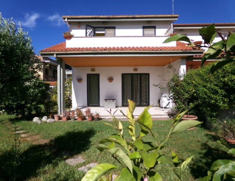 casa indipendente in vendita ad Anzio in zona Villa Claudia