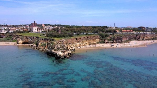 appartamento in vendita ad Anzio in zona Mare