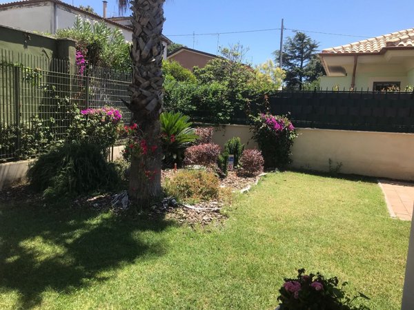 casa indipendente in vendita ad Anzio in zona Cincinnato