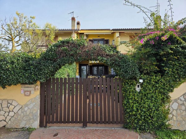 casa indipendente in vendita ad Anzio in zona Villa Claudia