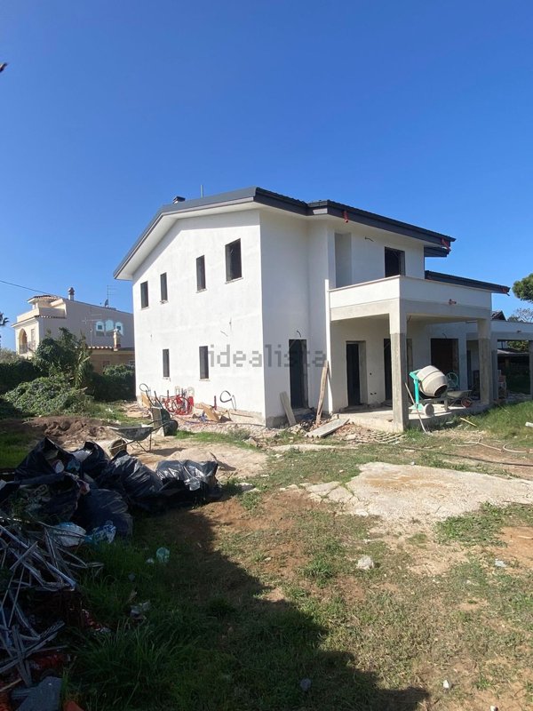 casa indipendente in vendita ad Anzio