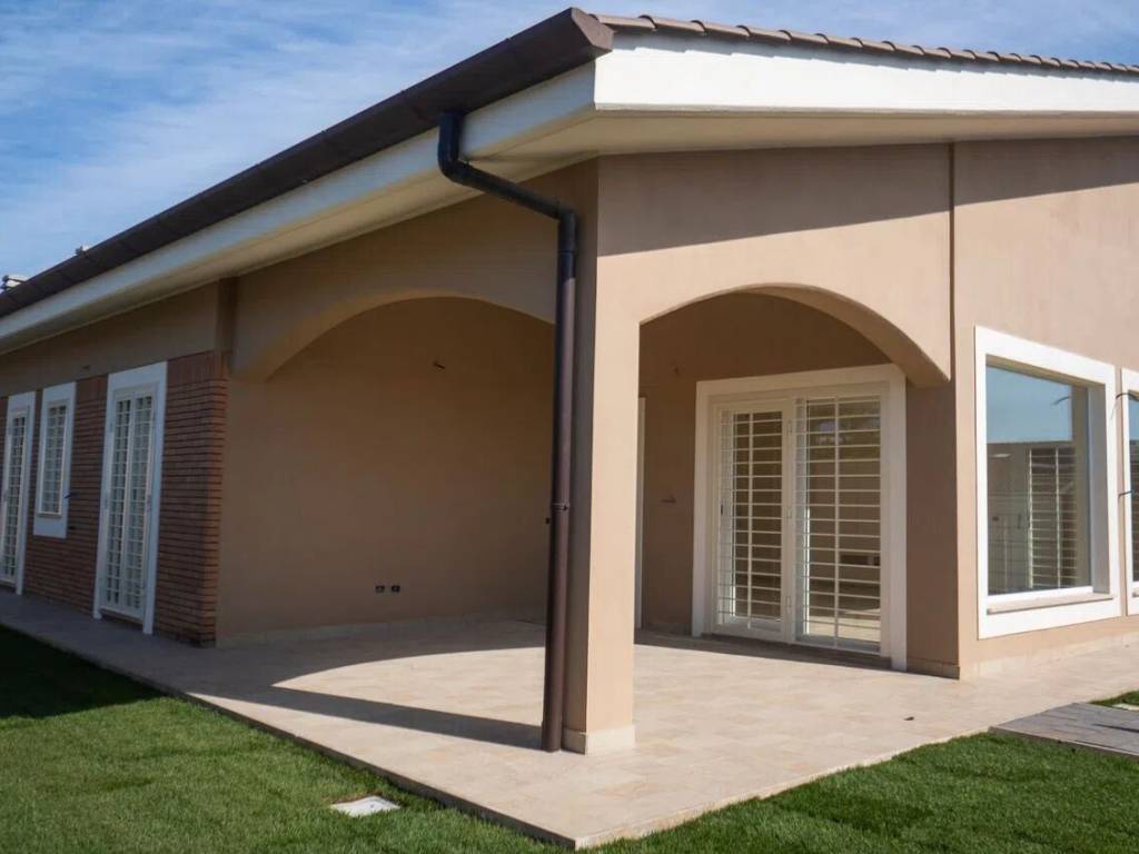 casa indipendente in vendita ad Anzio in zona Stazione