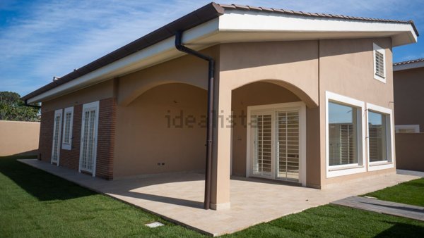 casa indipendente in vendita ad Anzio