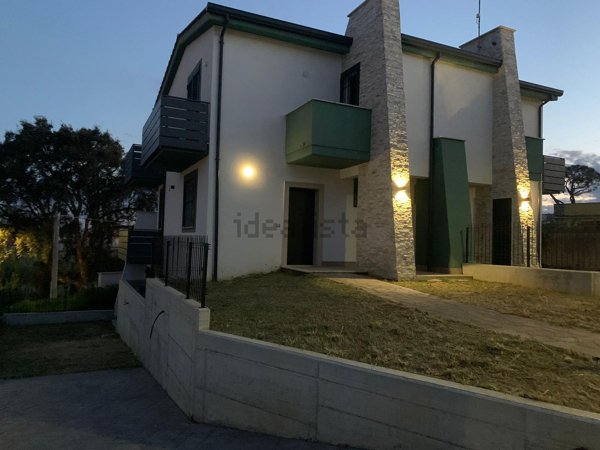 casa indipendente in vendita ad Anzio in zona Villa Claudia