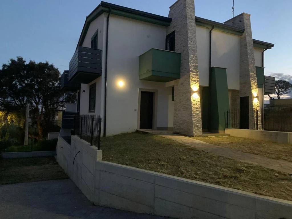casa indipendente in vendita ad Anzio in zona Villa Claudia