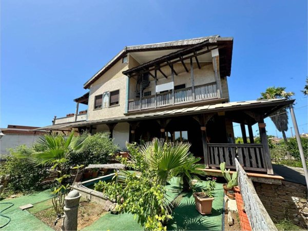 casa indipendente in vendita ad Anzio in zona Mare