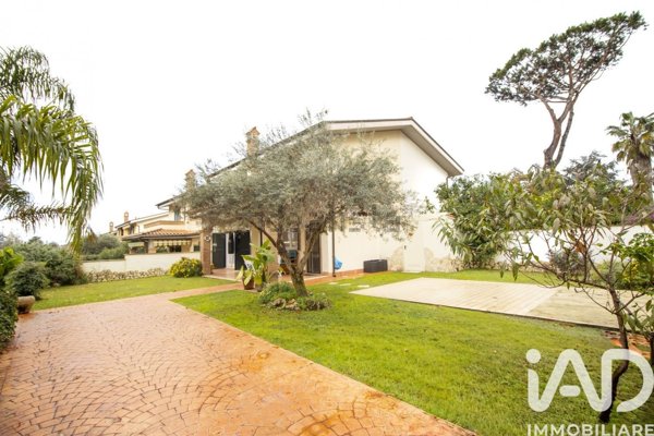 casa indipendente in vendita ad Anzio in zona Mare