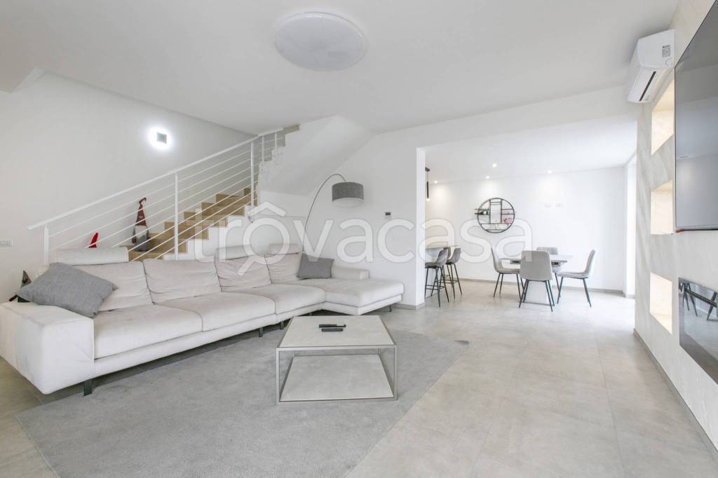 casa indipendente in vendita ad Anzio in zona Villa Claudia