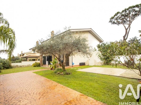 casa indipendente in vendita ad Anzio in zona Mare