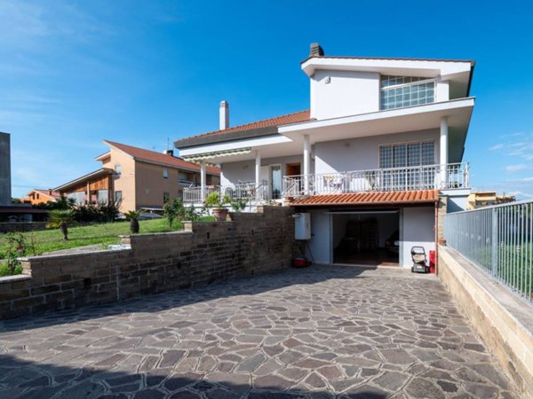 casa indipendente in vendita ad Anzio in zona Cincinnato