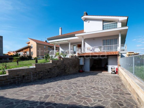casa indipendente in vendita ad Anzio in zona Villa Claudia