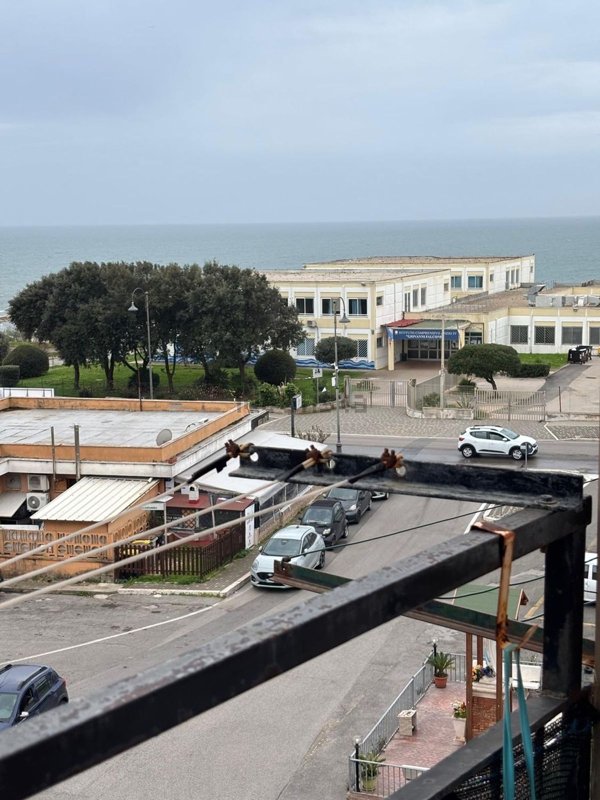appartamento in vendita ad Anzio in zona Mare