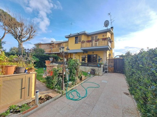 casa indipendente in vendita ad Anzio in zona Mare