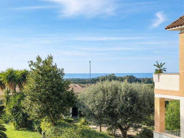 casa indipendente in vendita ad Anzio in zona Mare