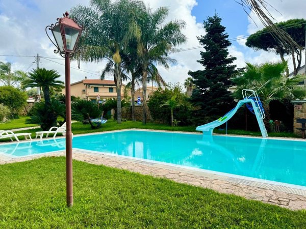 casa indipendente in vendita ad Anzio