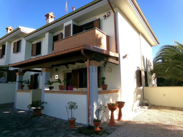casa indipendente in vendita ad Anzio in zona Mare