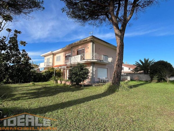 casa indipendente in vendita ad Anzio in zona Lido dei Pini