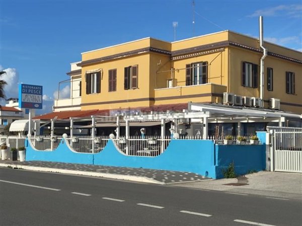 locale commerciale in vendita ad Anzio in zona Anzio Colonia