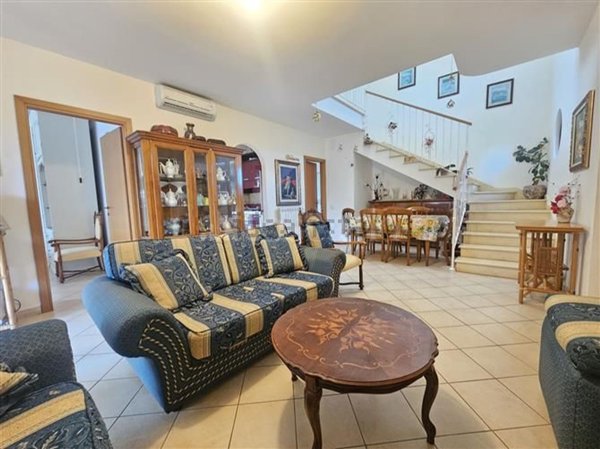 casa indipendente in vendita ad Anzio in zona Villa Claudia