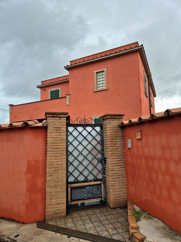 casa indipendente in vendita ad Anzio in zona Villa Claudia