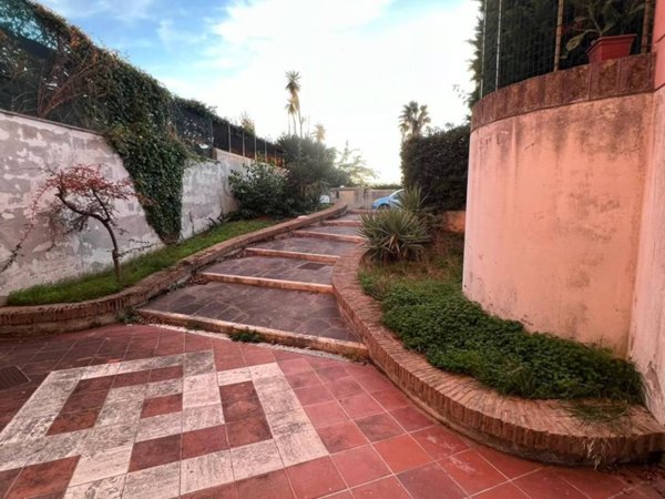 locale commerciale in vendita ad Anzio in zona Cincinnato