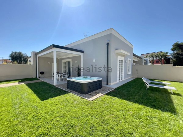 casa semindipendente in vendita ad Anzio in zona Mare