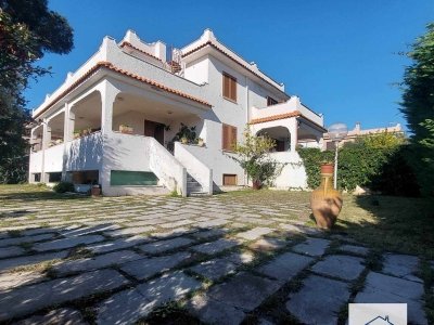 casa indipendente in vendita ad Anzio in zona Villa Claudia