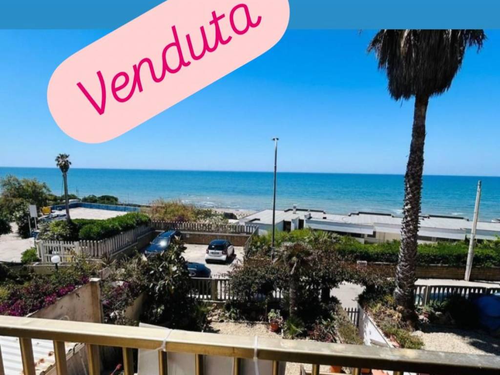 appartamento in vendita ad Anzio in zona Mare