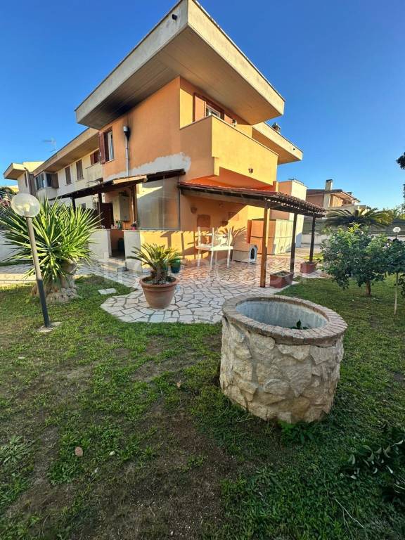casa indipendente in vendita ad Anzio in zona Villa Claudia