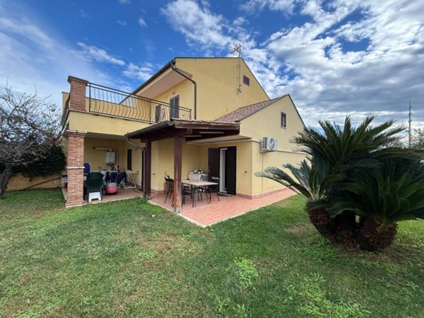 casa indipendente in vendita ad Anzio in zona Anzio Colonia