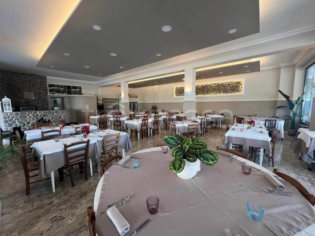 negozio in vendita ad Anzio in zona Lido dei Pini