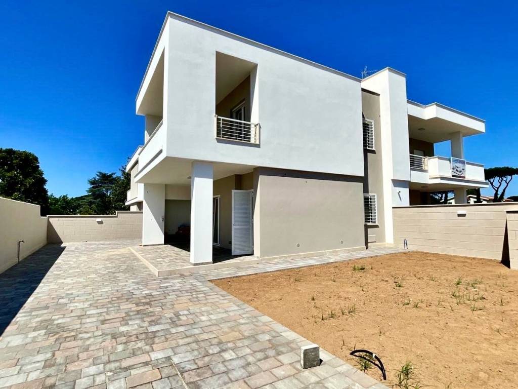 casa indipendente in vendita ad Anzio in zona Mare