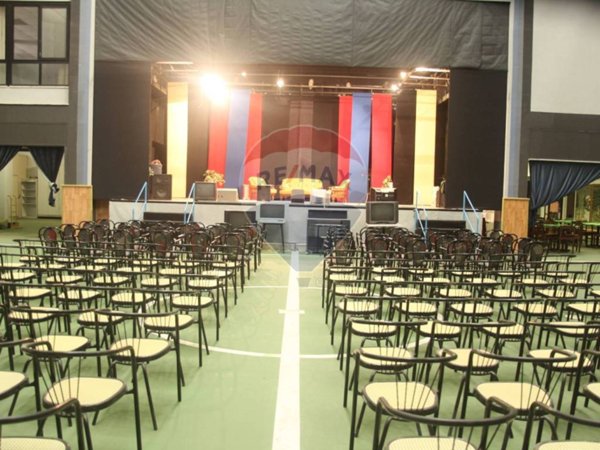 locale commerciale in vendita ad Anzio in zona Stazione