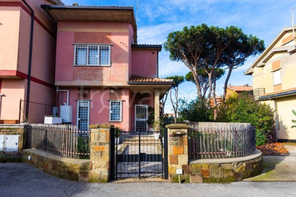 casa indipendente in vendita ad Anzio in zona Villa Claudia