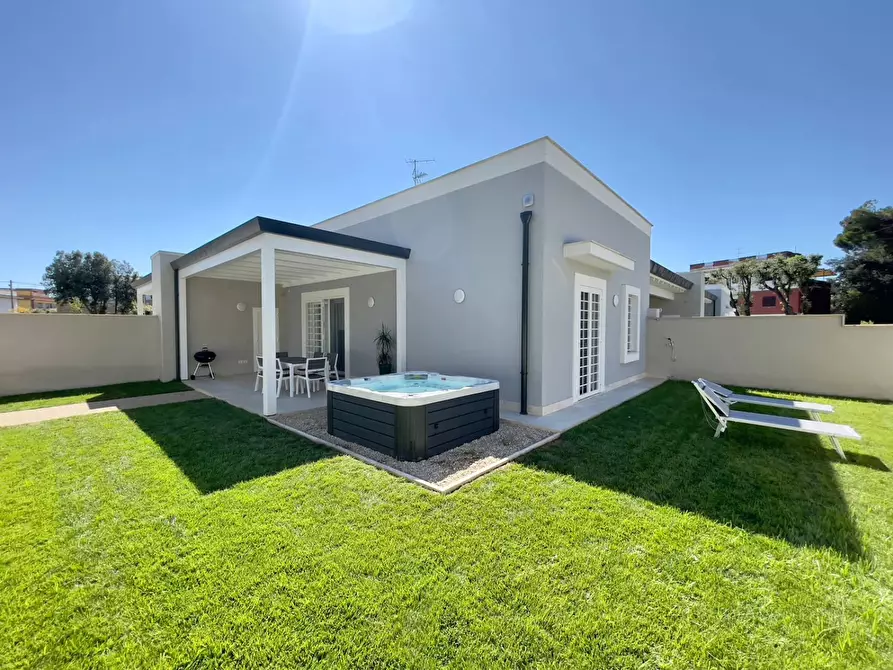 villa in vendita ad Anzio in zona Mare