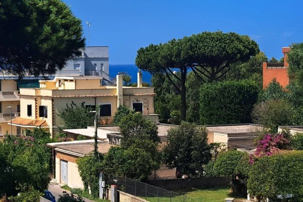 appartamento in vendita ad Anzio in zona Mare