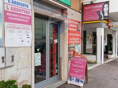 negozio in vendita ad Anzio