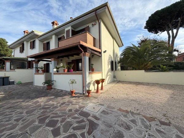 casa indipendente in vendita ad Anzio in zona Mare