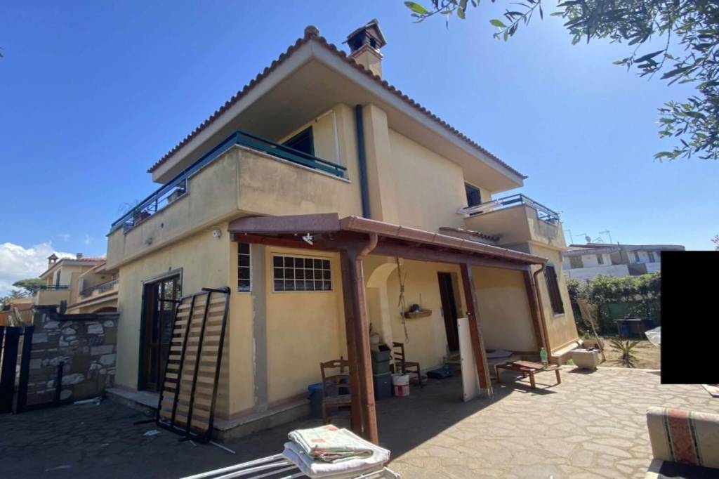 casa indipendente in vendita ad Anzio