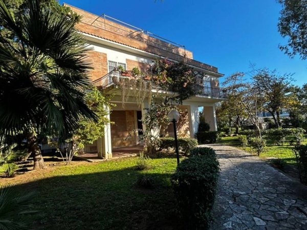 appartamento in vendita ad Anzio in zona Villa Claudia