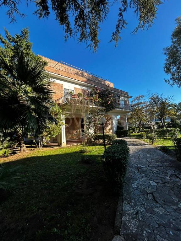 appartamento in vendita ad Anzio in zona Villa Claudia