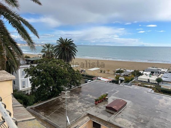 appartamento in vendita ad Anzio in zona Mare