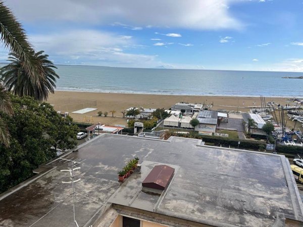 appartamento in vendita ad Anzio in zona Mare