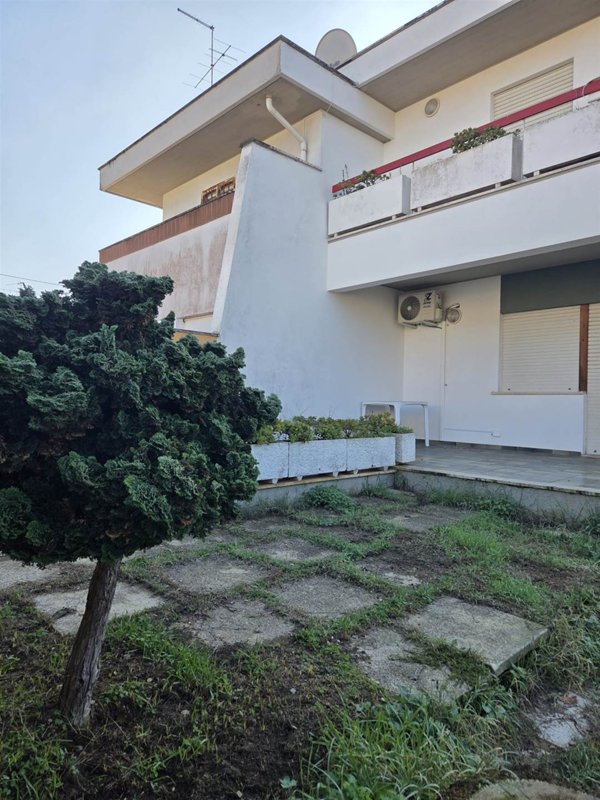 casa indipendente in vendita ad Anzio in zona Villa Claudia