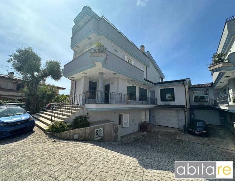 casa indipendente in vendita ad Anzio in zona Mare